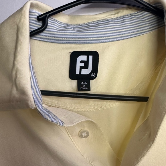 FootJoy Men’s Golf Polo Size Medium - Picture 2 of 3